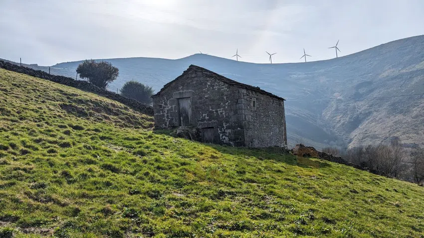 Cabaña de piedra para rehabilitar en San Pedro del Romeral