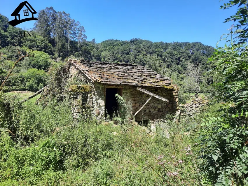 Restos de cabaña pasiega para rehabilitar en Resconorio