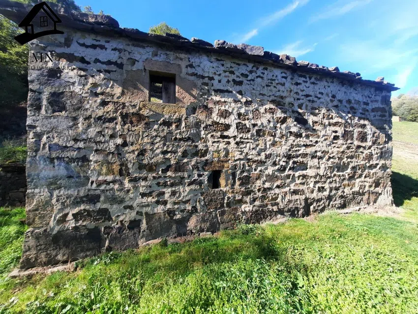 Cabaña pasiega para reformar en Vega de Pas
