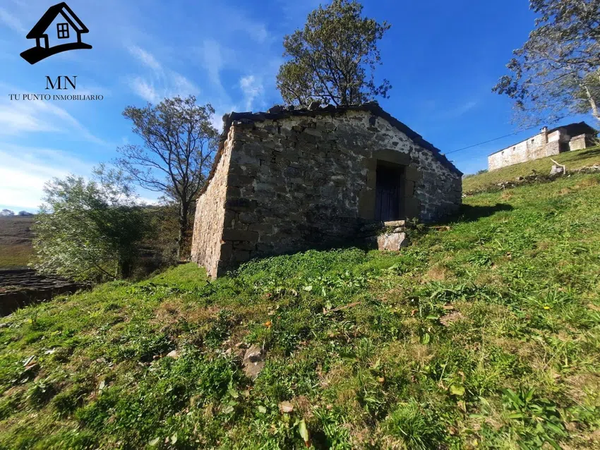 Cabaña de piedra con finca en Vega de Pas