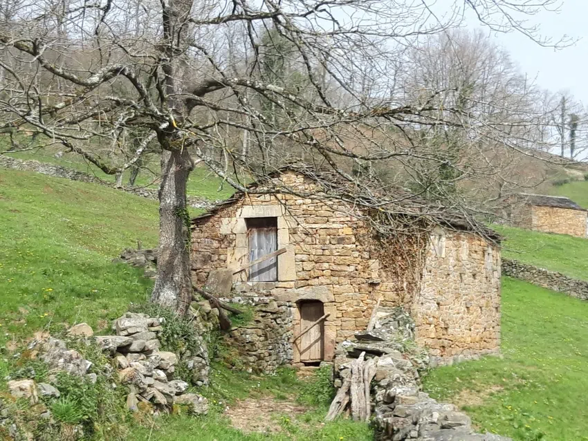 Cabaña de piedra en Los Pontones, La Sota